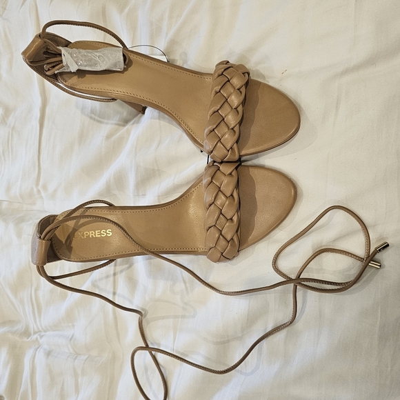 Express Heels- NWT - Picture 3 of 5